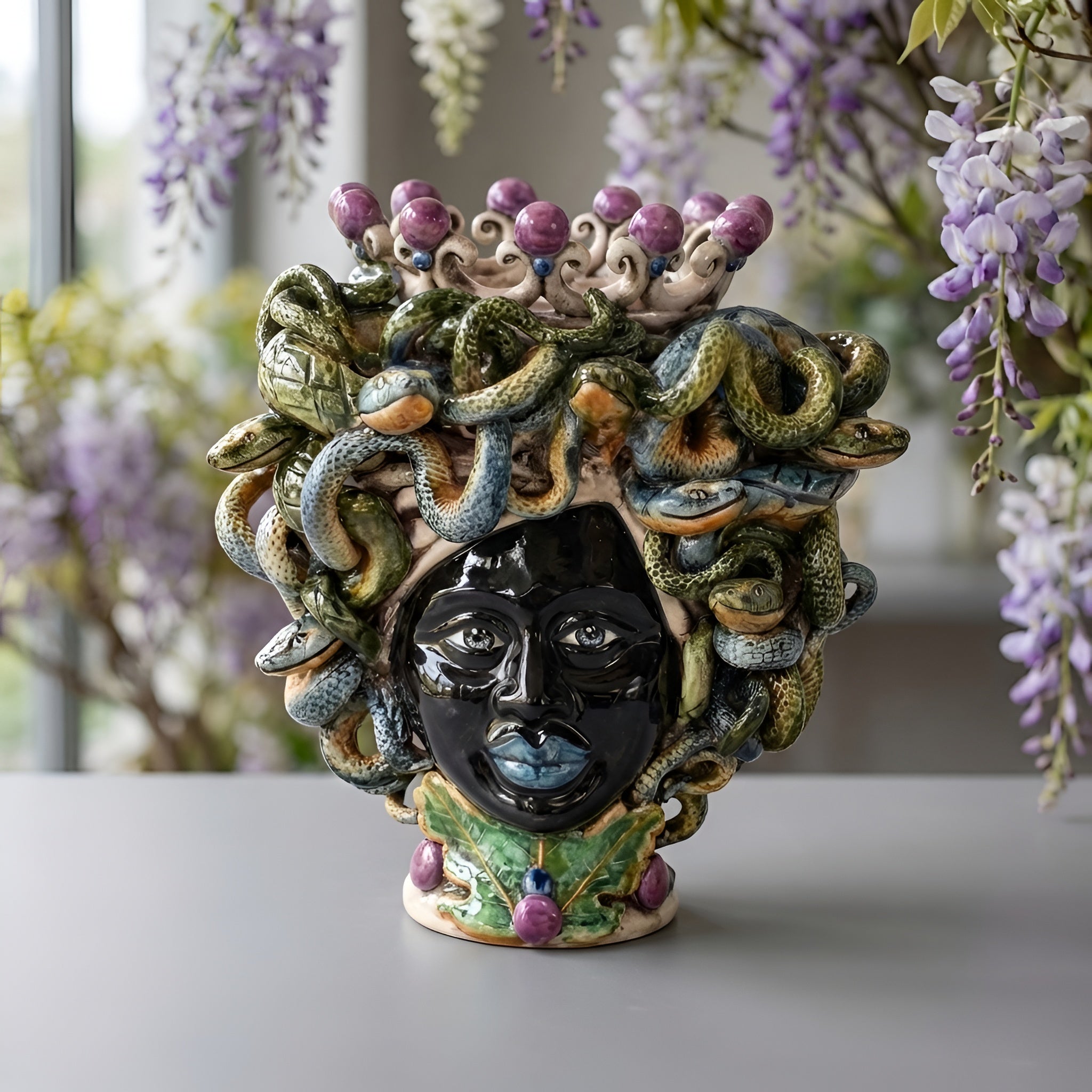 Testa Medusa h 20 cm - Lustro Glicine | Ceramica Caltagirone