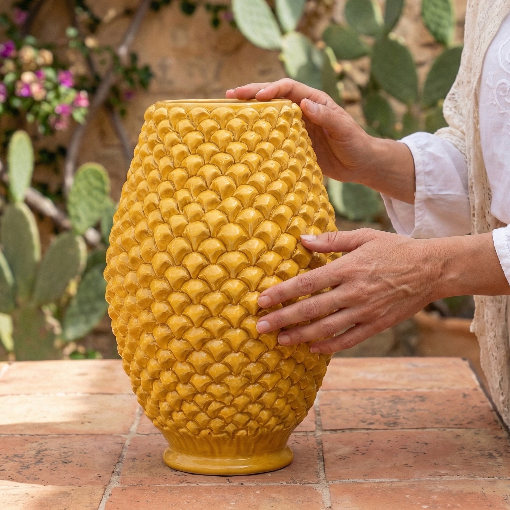 Vaso Pigna Panciuto in Ceramica di Caltagirone - Senape