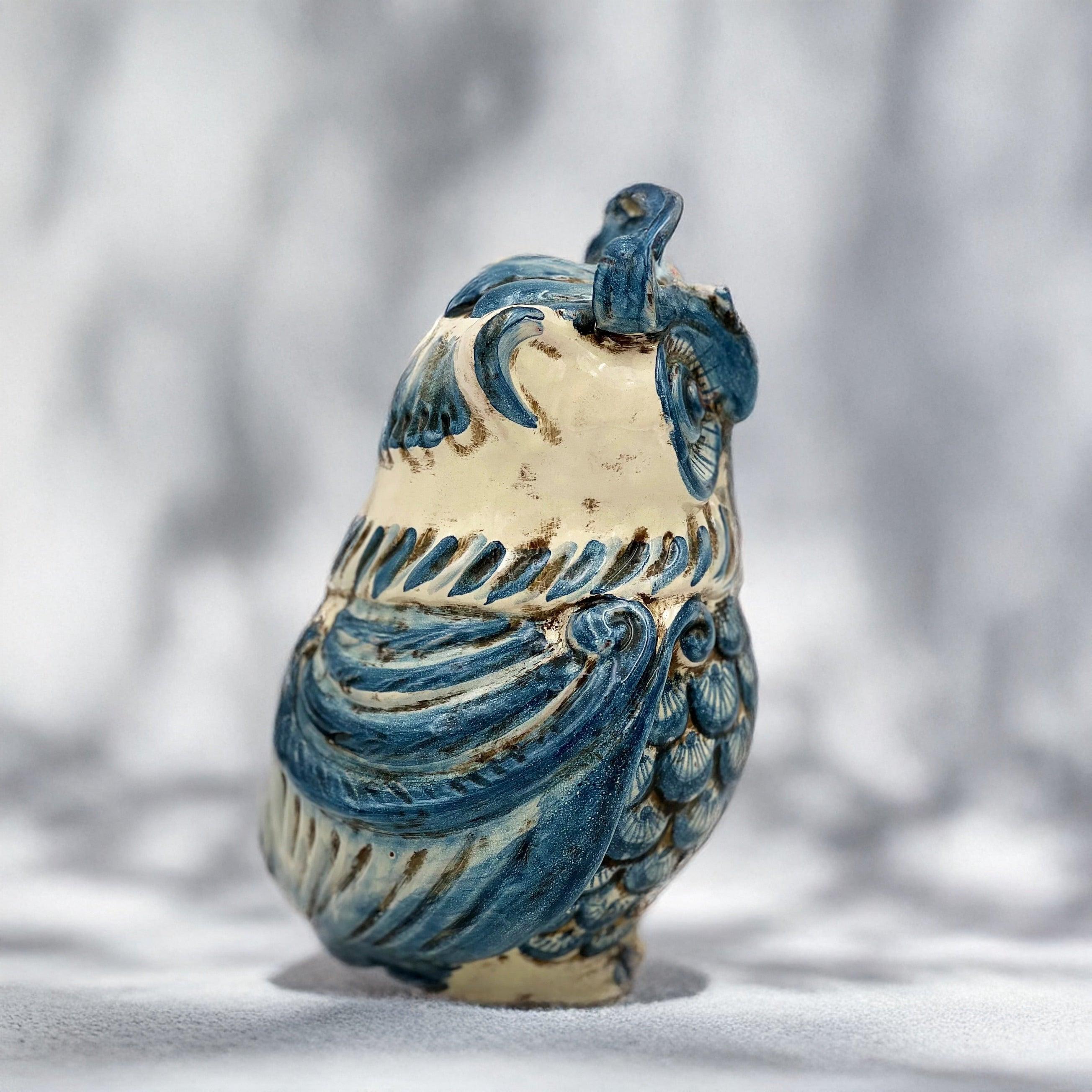 Gufo in ceramica blu e avorio, ceramiche Caltagirone Sofia, ceramiche caltagirone fatti a mano