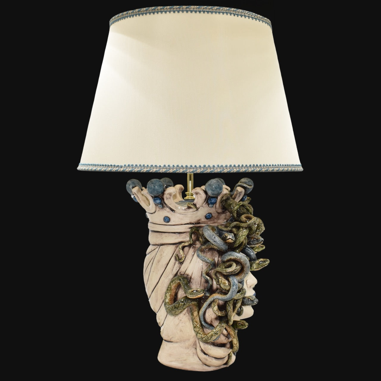 Lume a Testa Medusa h 65 cm (ceramica h 38 cm, Paralume in Tessuto Ø 40 cm) - Femmina