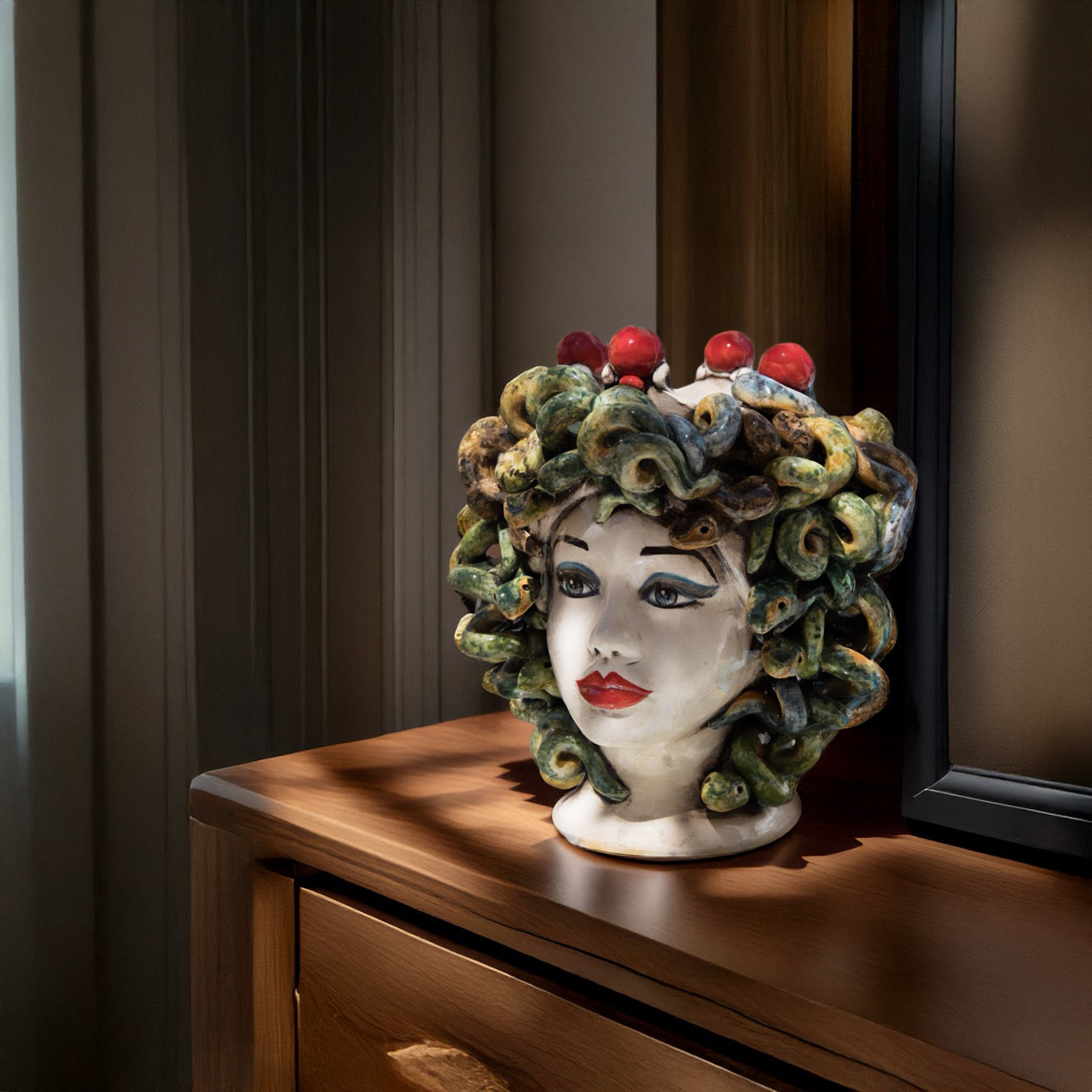 Testa h 28 medusa c/corona madreperla colorato - Ceramiche di Caltagirone Sofia