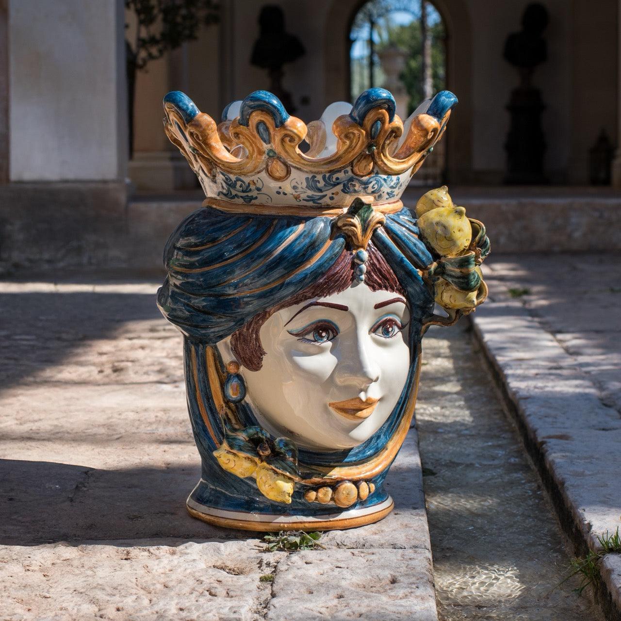 Testa di donna ceramica Caltagirone Sofia con limoni blu e arancio, ceramiche fatti a mano.