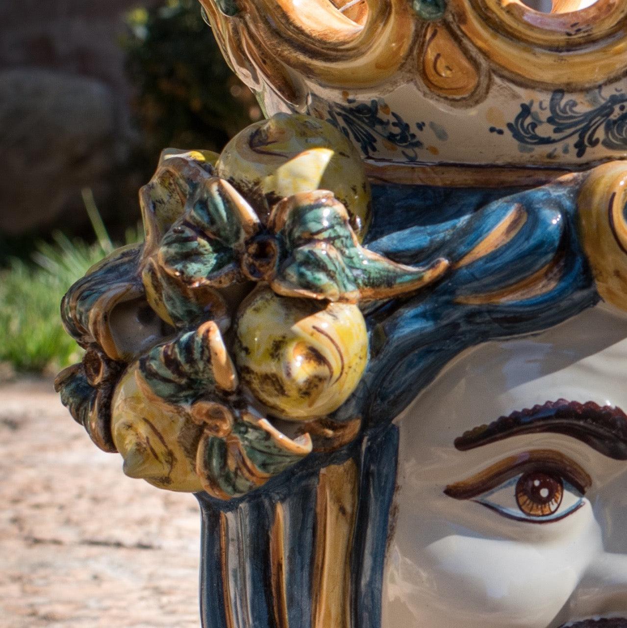 Testa di moro maschile in ceramica di Caltagirone fatti a mano con limoni blu e arancio