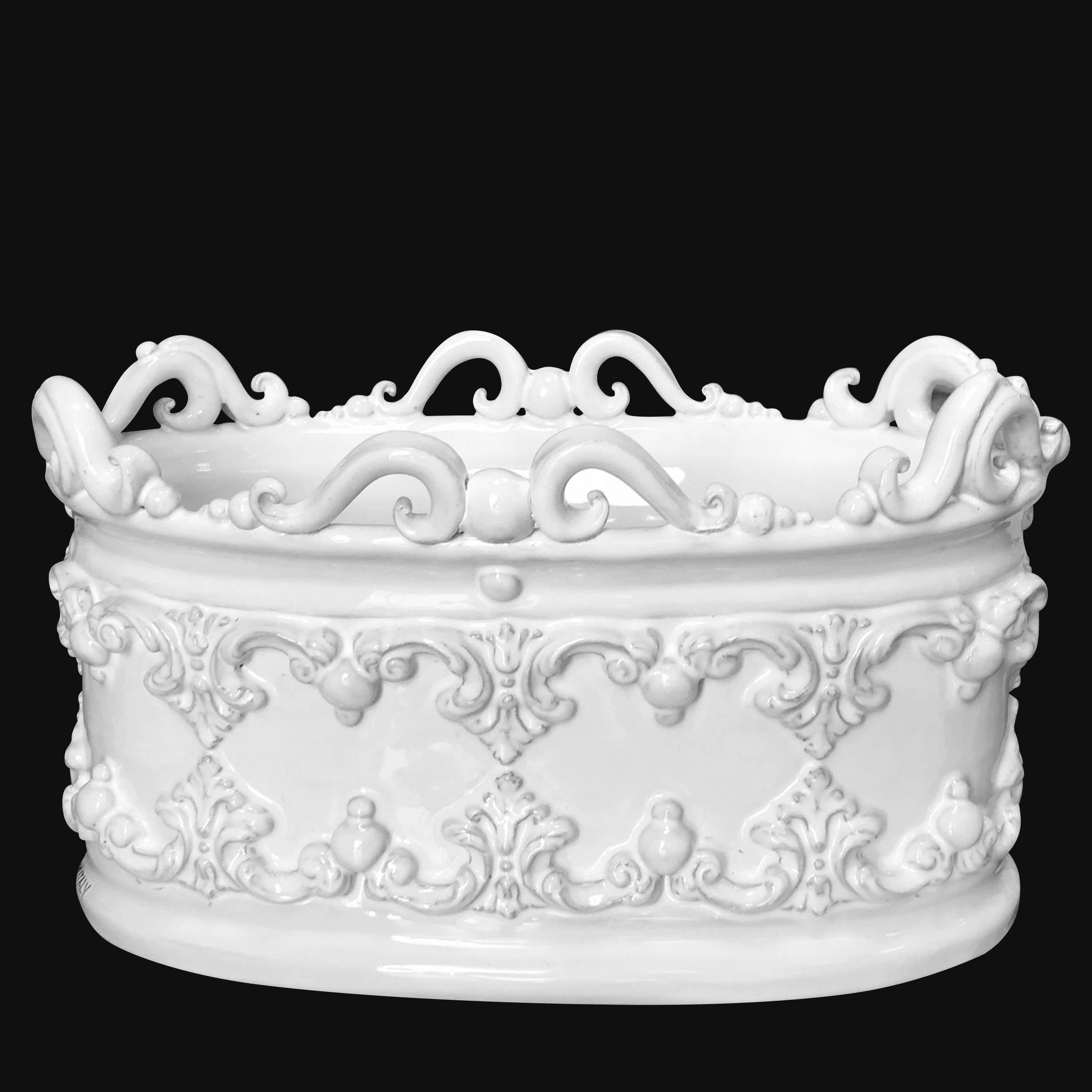Ceramiche di Caltagirone fatti a mano, vaso bianco con decori barocchi e bordo ondulato