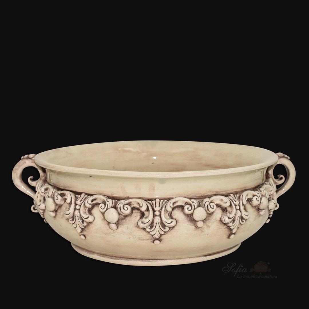 Ceramiche di Caltagirone fatti a mano con decori barocchi e manici eleganti, stile tradizionale siciliano