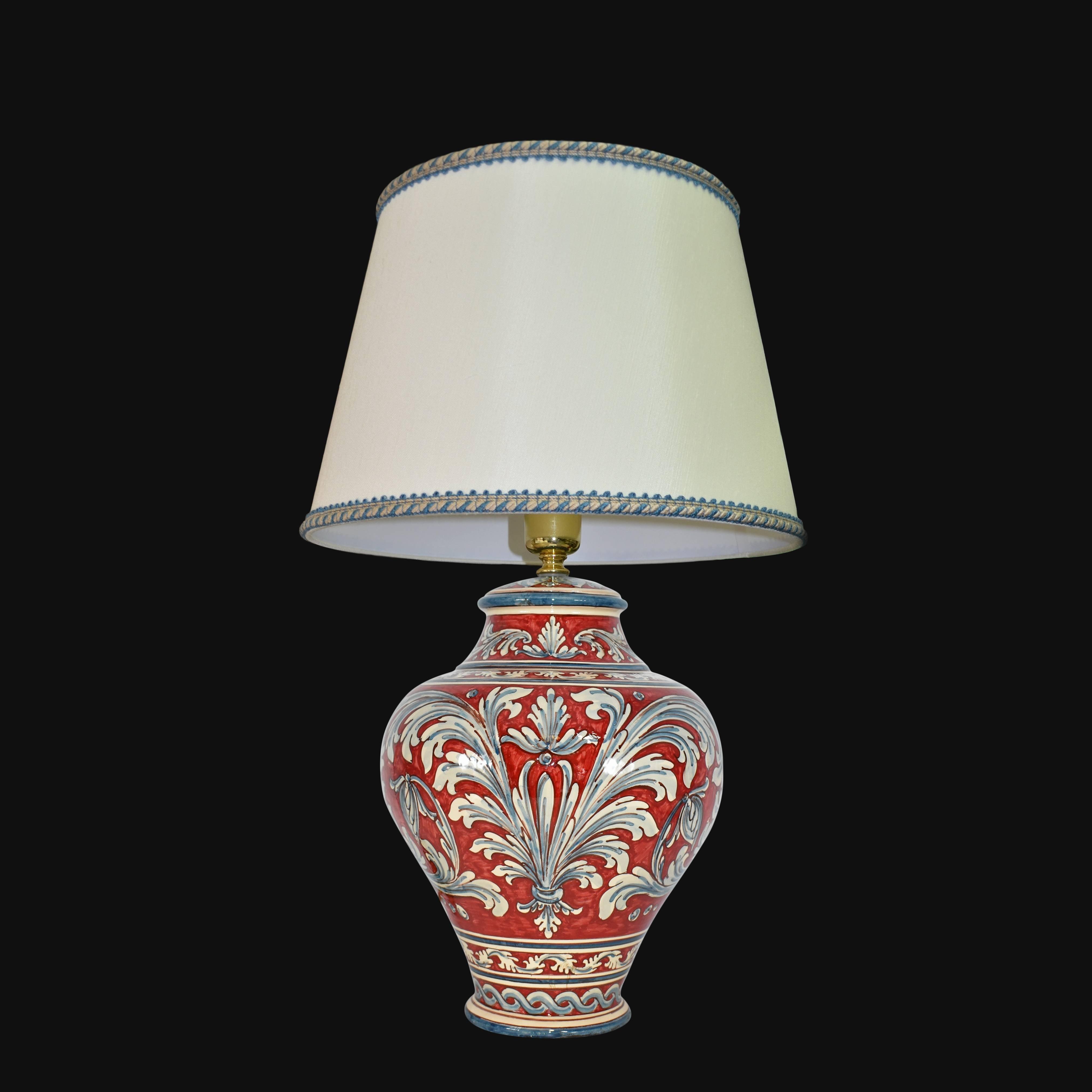 Lampada in ceramica di Caltagirone fatta a mano con decori rossi e blu su sfondo nero