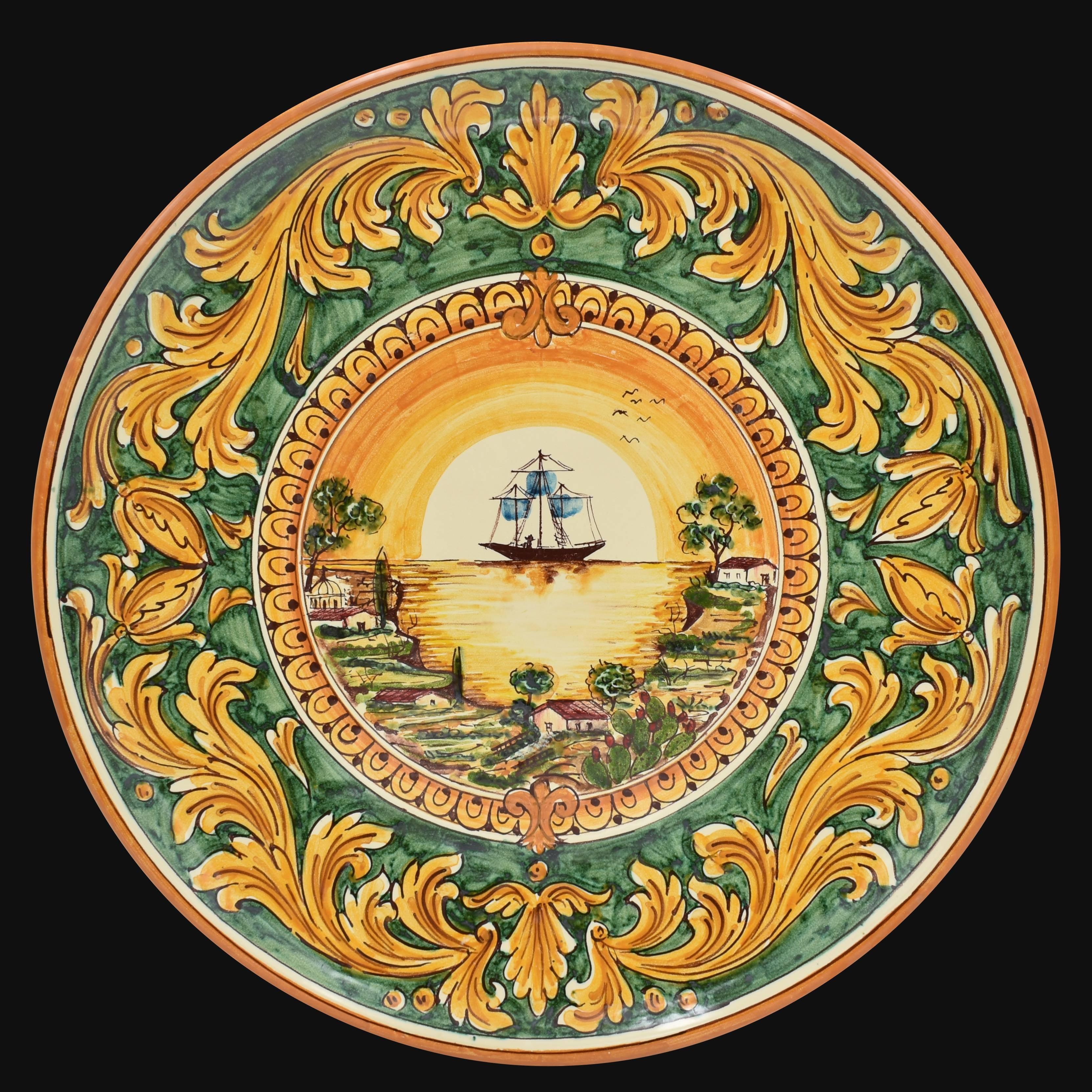 Piatto in ceramica di Caltagirone fatto a mano con mare, nave e decori floreali gialli su sfondo verde