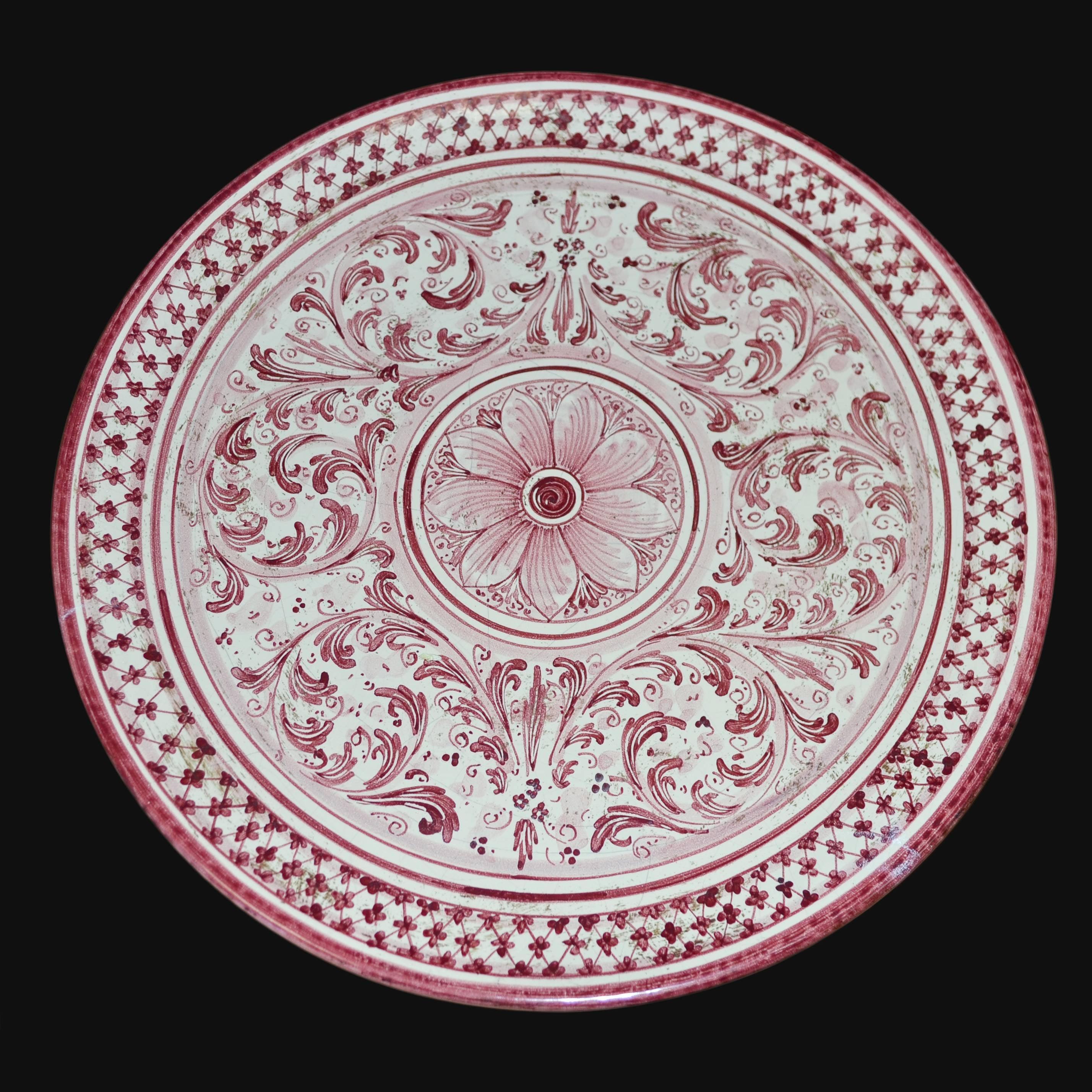 Piatto in ceramica di Caltagirone fatta a mano con motivi floreali rossi e decori tradizionali