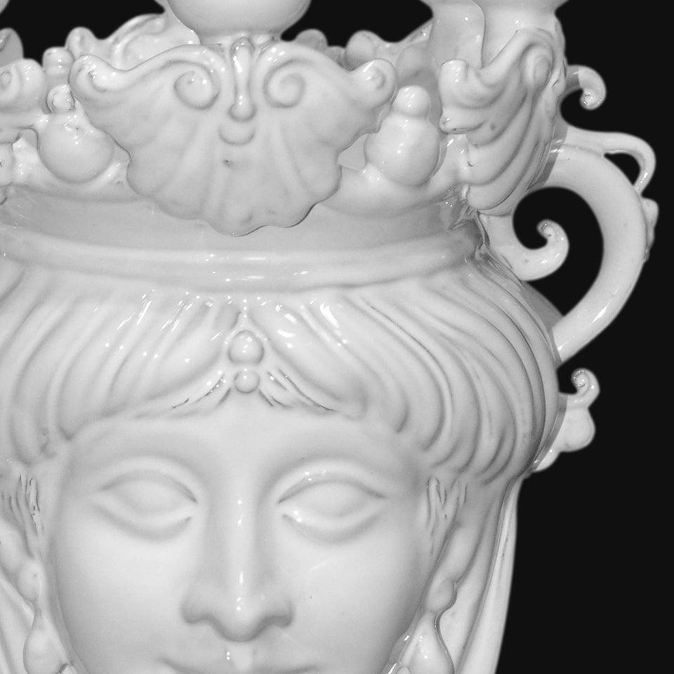 Ceramiche di Caltagirone fatti a mano, vaso decorativo con volto femminile e dettagli barocchi