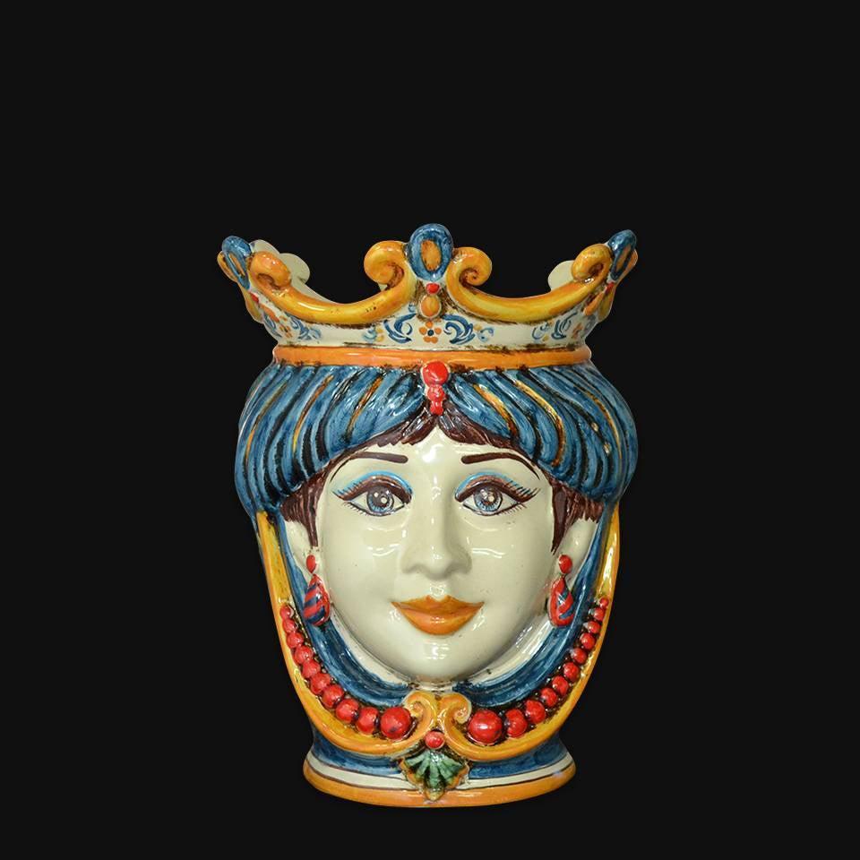 Ceramica di Caltagirone fatta a mano con volto femminile, corona e dettagli colorati