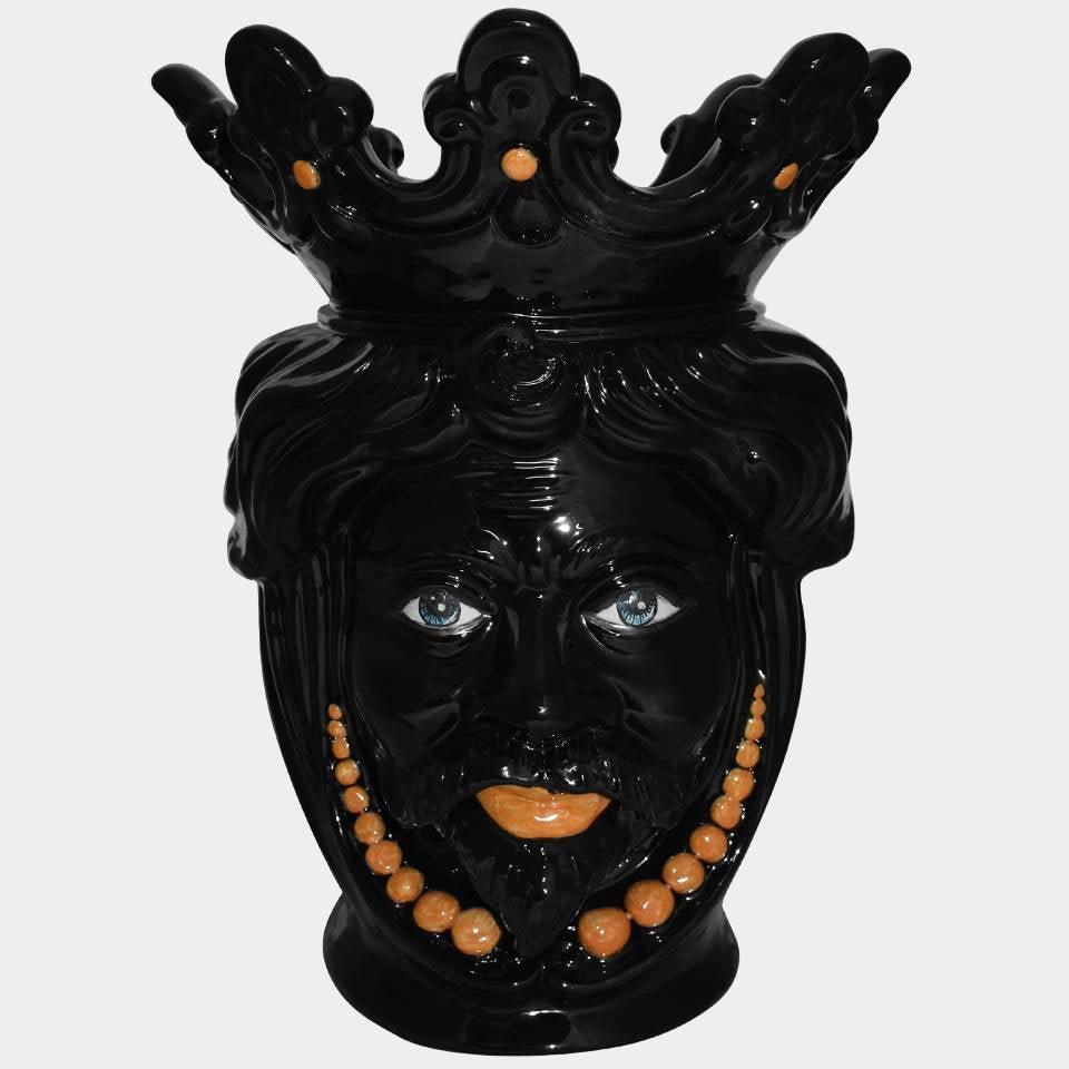 Testa in ceramica nera con corona e dettagli arancioni, artigianale e fatta a mano