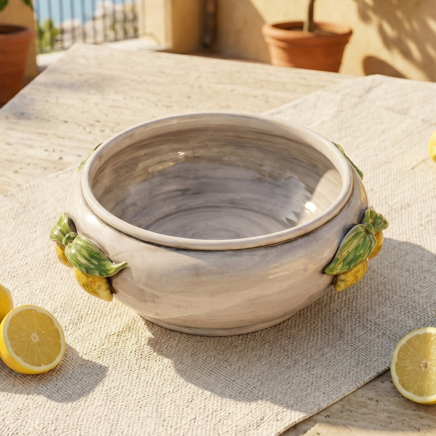 Centrotavola con Limoni Siciliani in Ceramica di Caltagirone Ø 25 cm - Madreperla