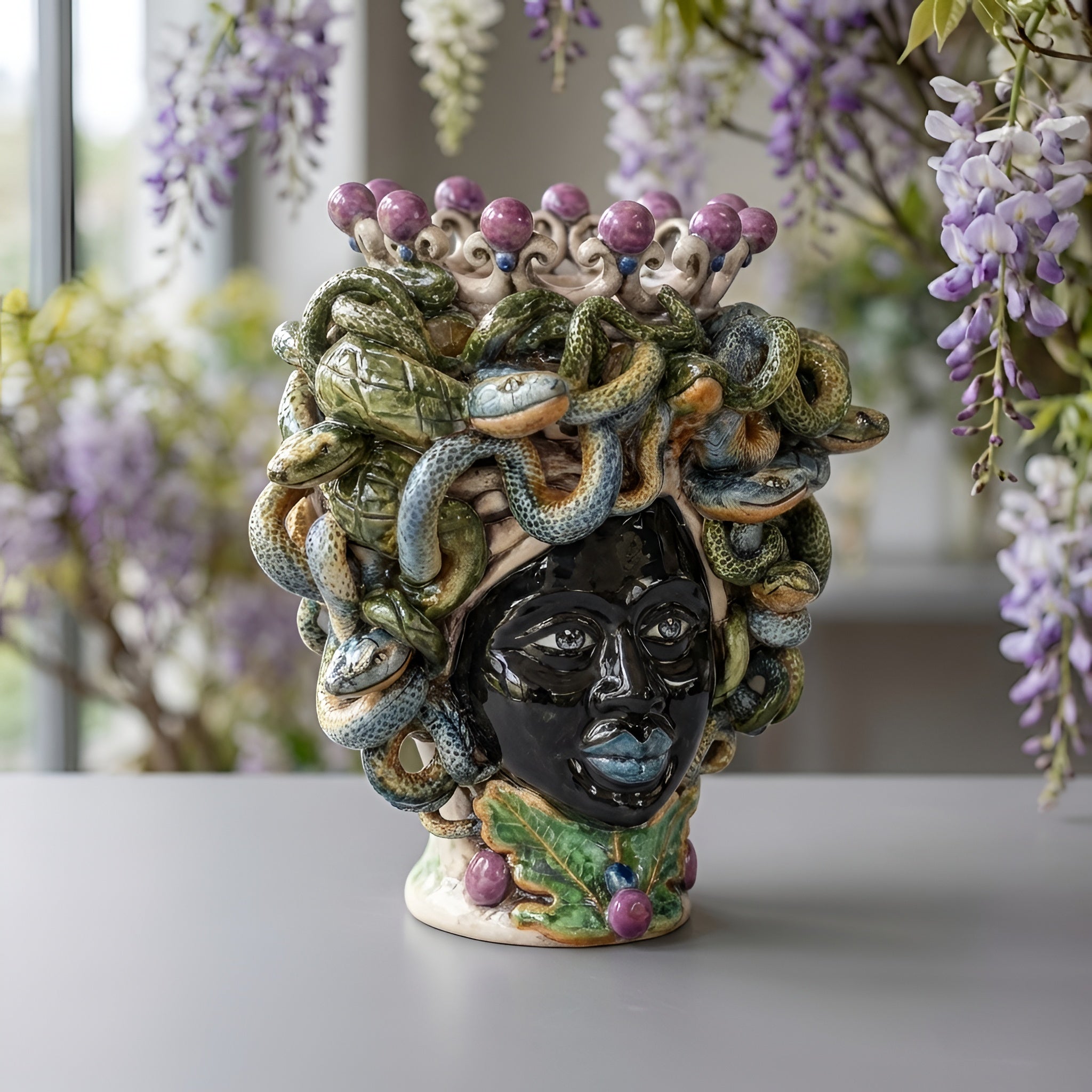 Testa Medusa h 20 cm - Lustro Glicine | Ceramica Caltagirone