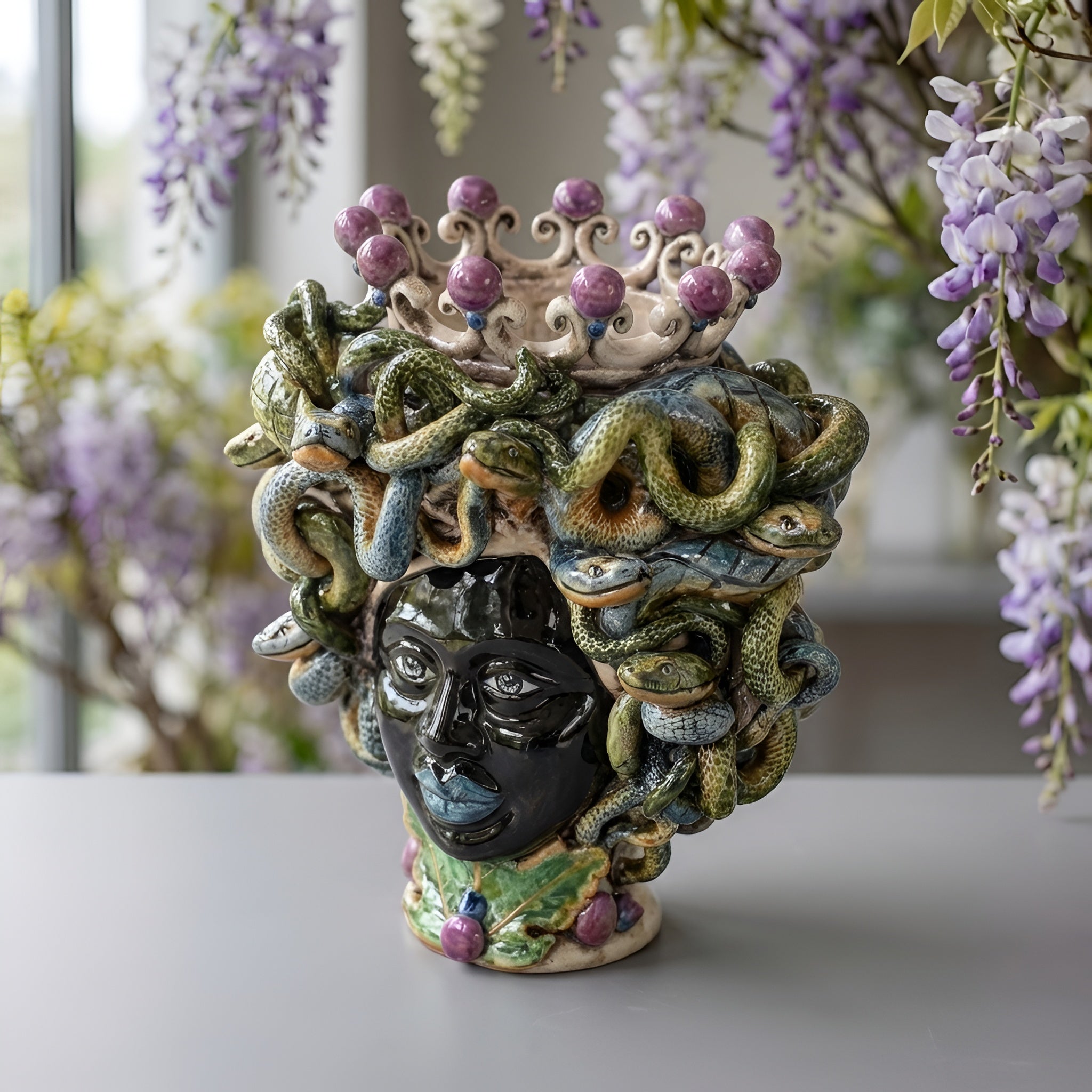Testa Medusa h 20 cm - Lustro Glicine | Ceramica Caltagirone