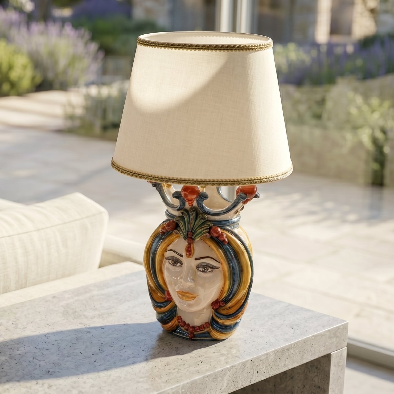 Lume a Testa h 65 cm (ceramica h 38 cm, Paralume in Tessuto Ø 40 cm) - Femmina, Blu e Arancio