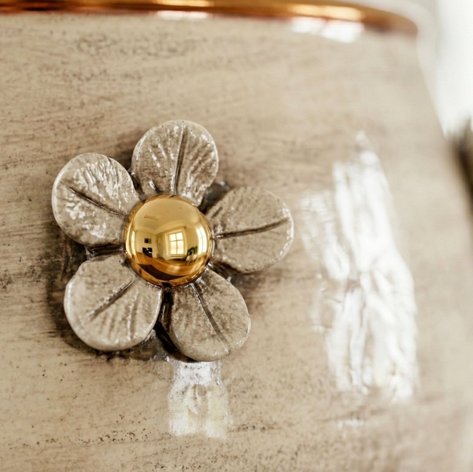 Vaso c/fiori h 20 madreperla antichizzato oro e lustri