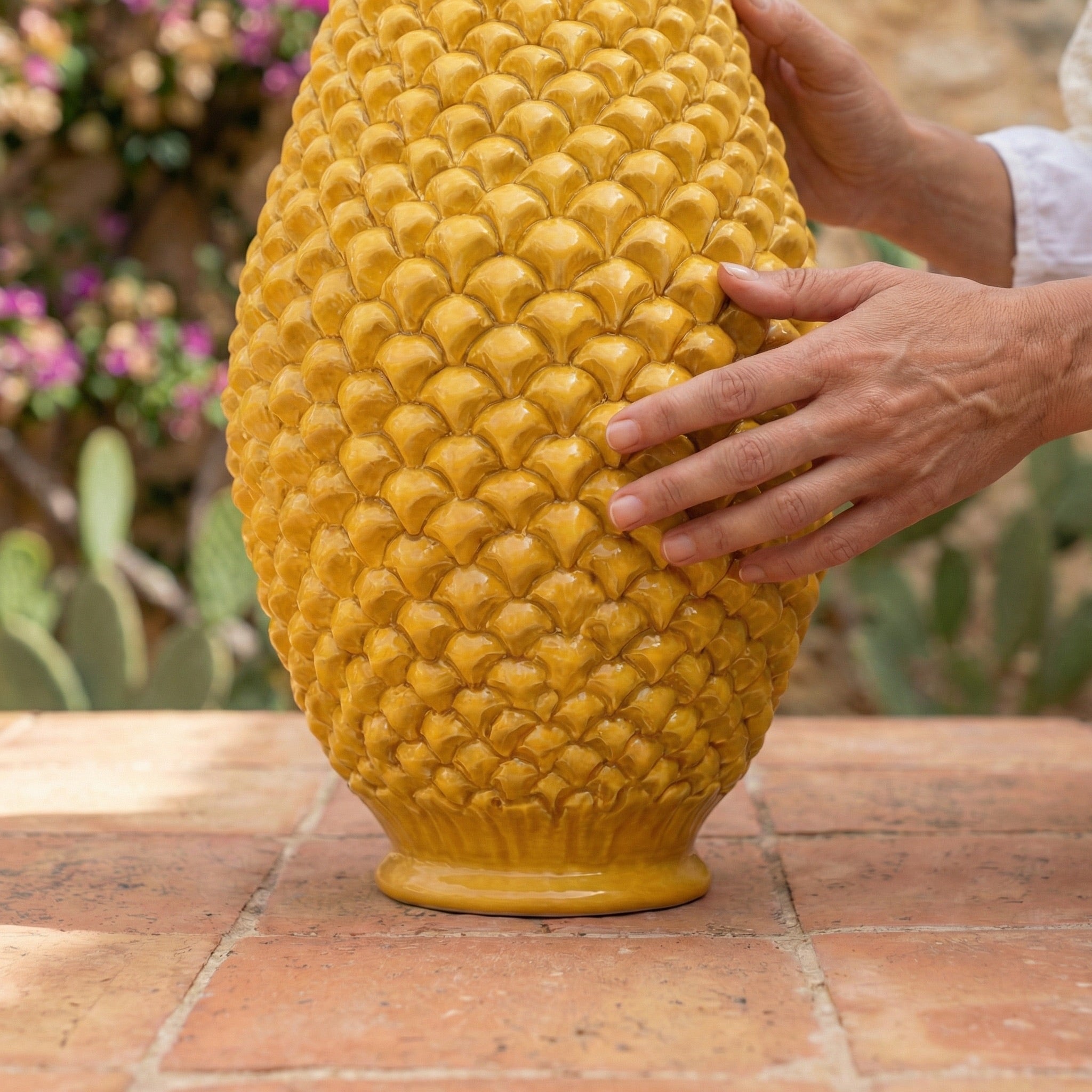 Vaso Pigna Panciuto in Ceramica di Caltagirone - Senape