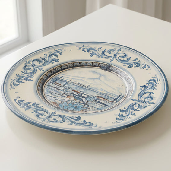 Piatto Cappello Prete in Ceramica di Caltagirone - Con Paesaggio Etna, Serie d'arte Mono Blu