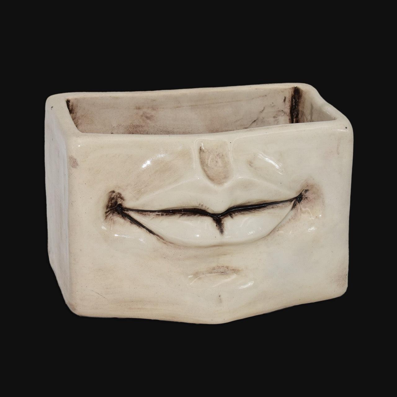 Scatola in ceramica artistica di Caltagirone con espressione labiale in stile antico madreperla fatta a mano