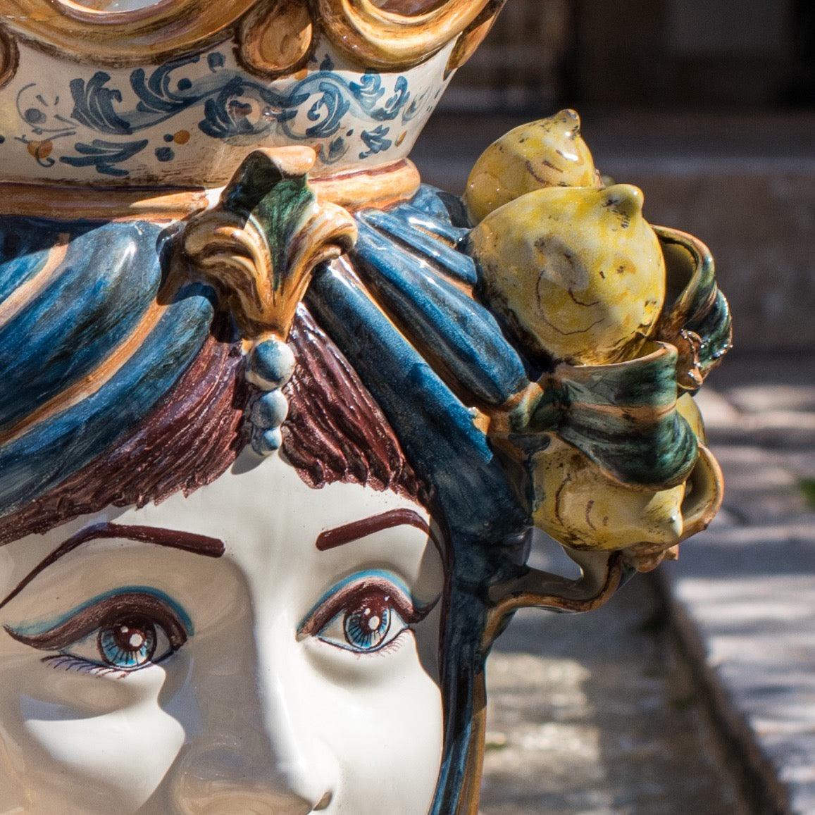 Testa di moro femminile ceramica Caltagirone Sofia, limoni blu arancio, ceramiche caltagirone fatti a mano