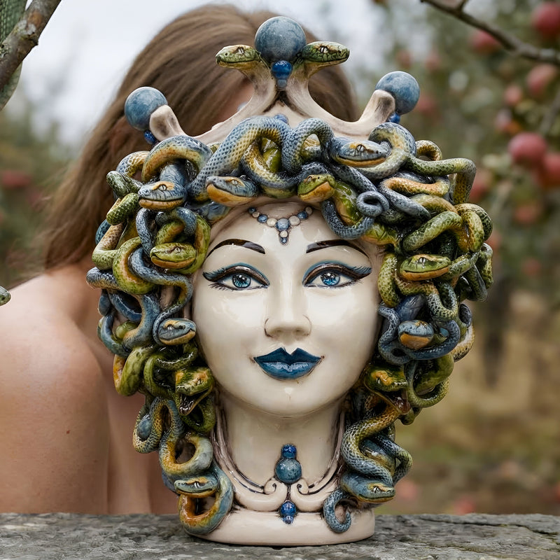 Testa Medusa h 30 cm - Madreperla Antichizzato, Perline Blu | Ceramica Caltagirone