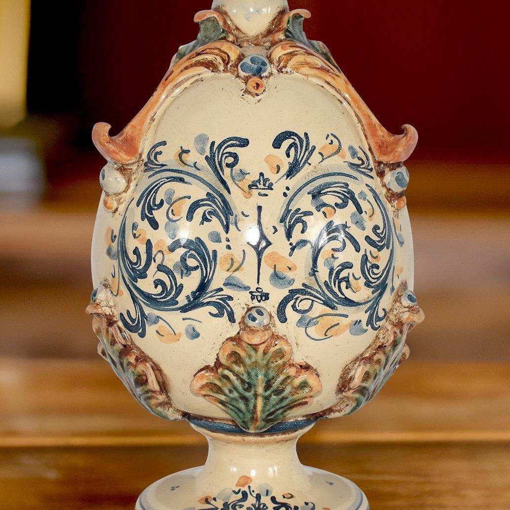 Uovo in ceramica di Caltagirone Sofia decorato a mano, ceramiche Caltagirone artigianali.