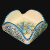 Ceramiche di Caltagirone a forma di cuore, fatti a mano con decori floreali blu e arancio