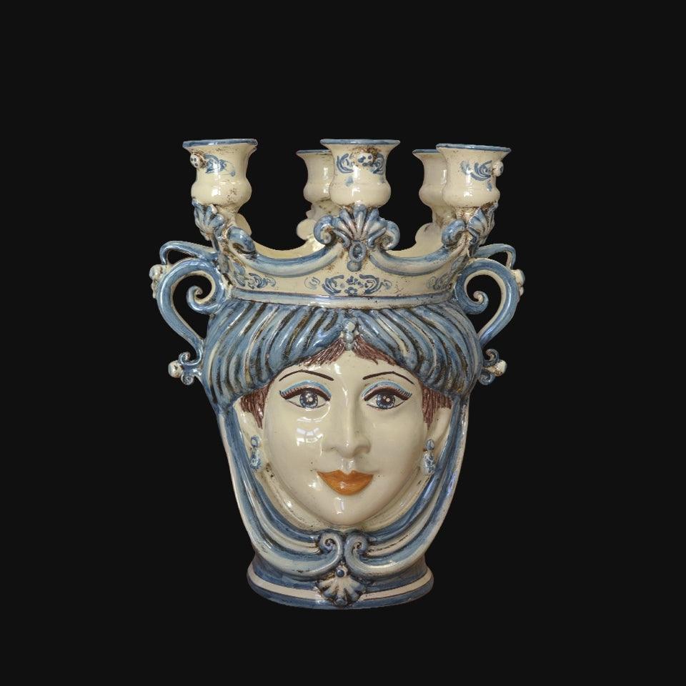 Ceramiche di Caltagirone fatti a mano: candelabro con volto femminile e decori blu, arte tradizionale siciliana