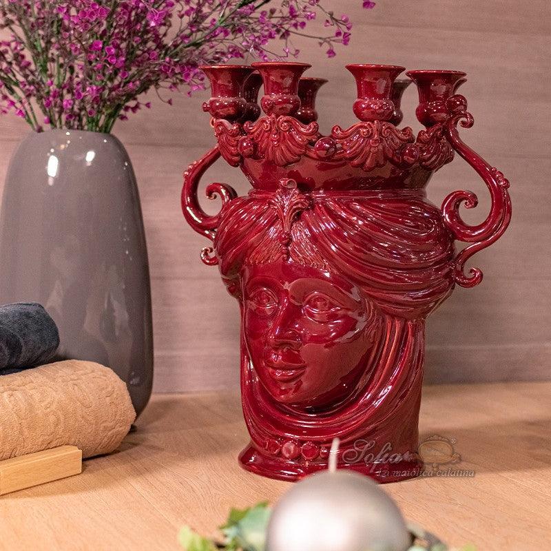 Ceramiche di Caltagirone fatti a mano, vaso rosso con volto femminile e candele, design artigianale unico