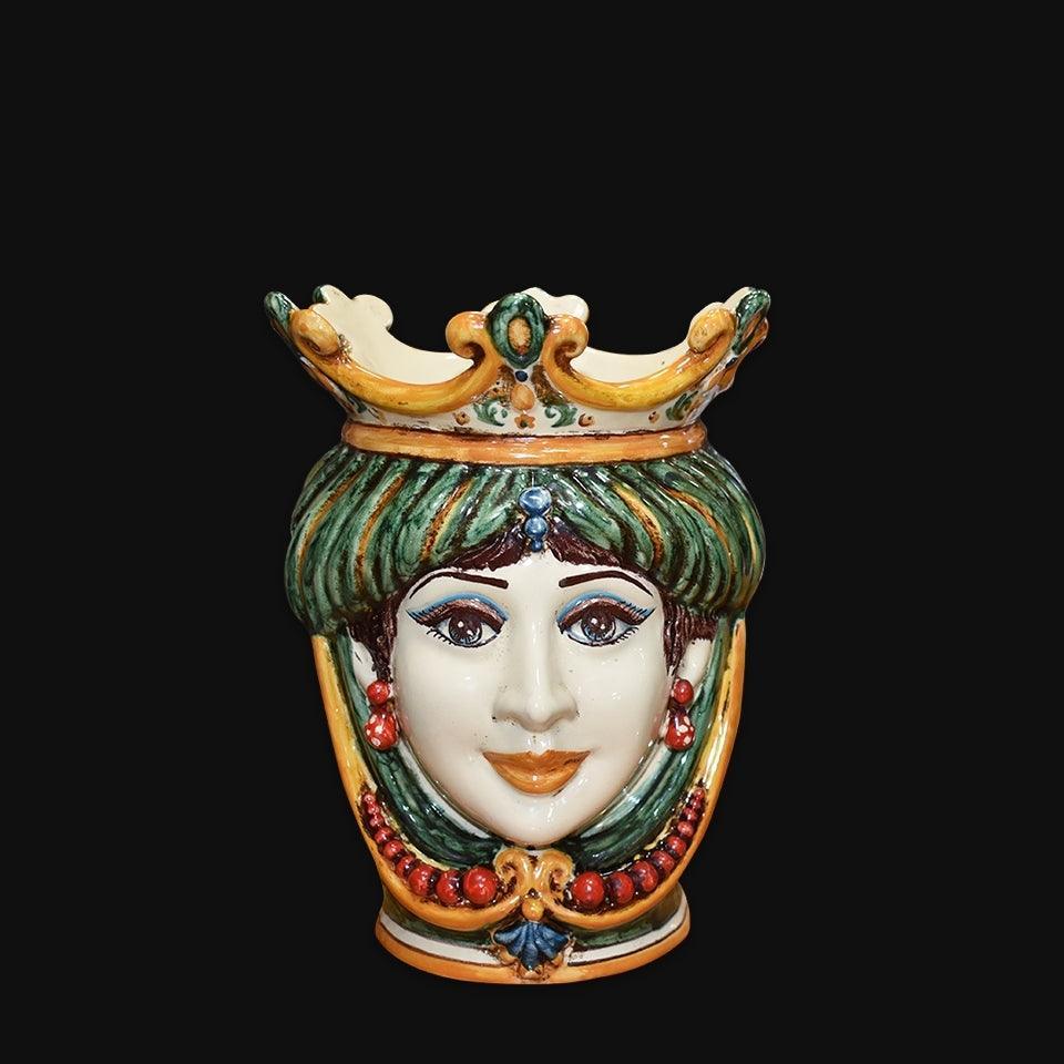 Ceramiche di Caltagirone fatti a mano, testa femminile con corona e decori colorati, arte tradizionale siciliana