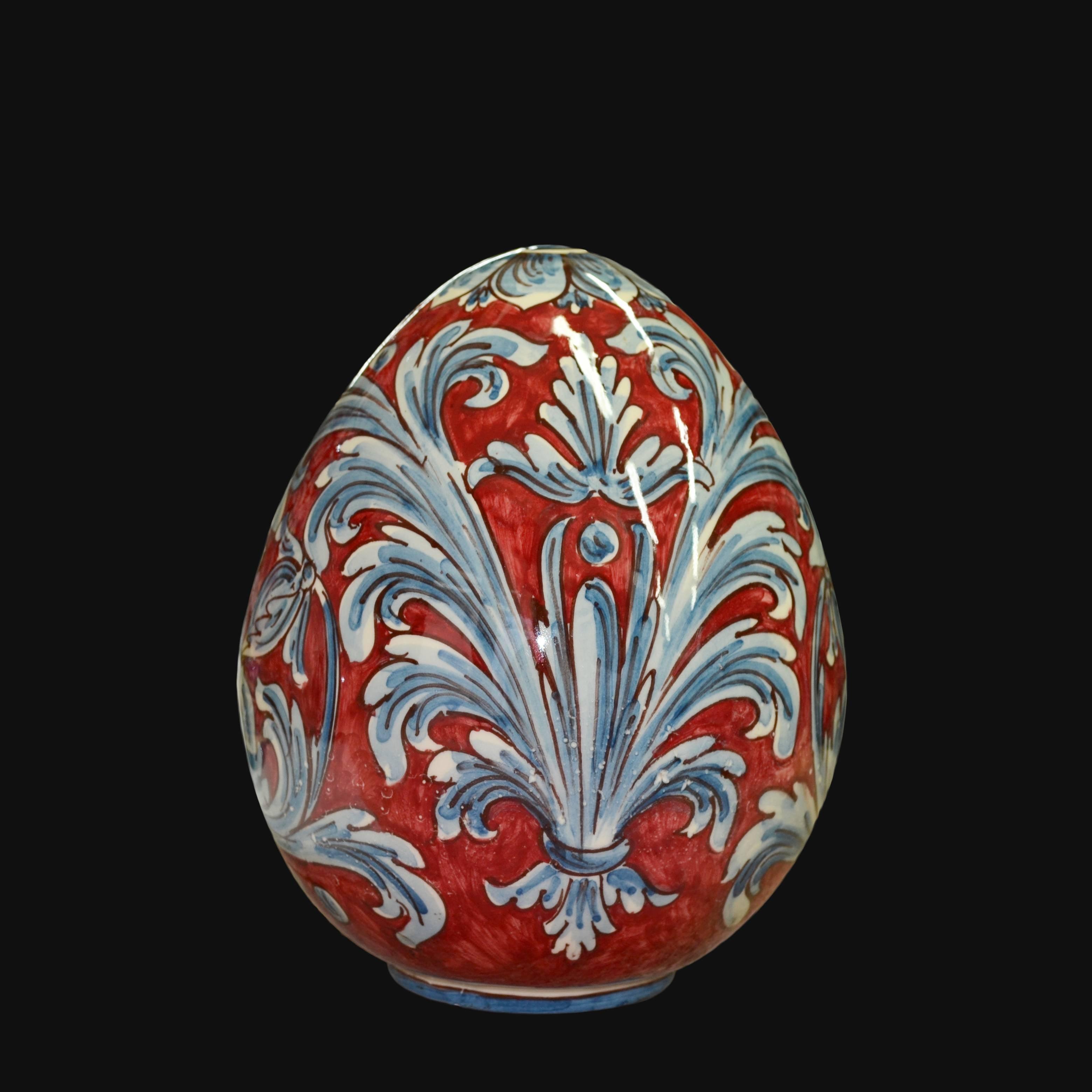 Ceramica di Caltagirone fatta a mano con decori rossi e blu su sfondo nero